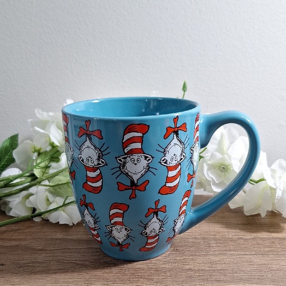 ๐2/$15๐ #ABY Dr. Seuss Blue and Red Cat Mug - Picture 1 of 4